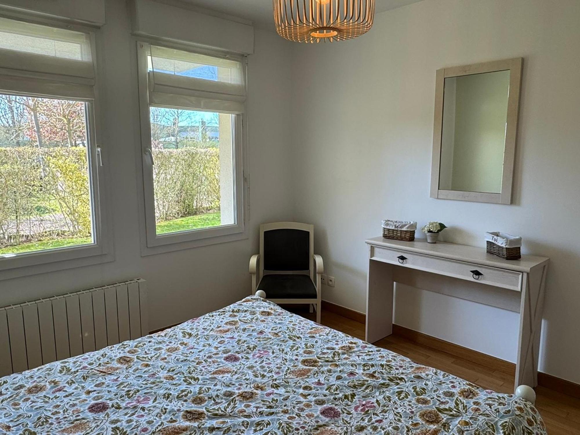 Appartement 3 Pieces Avec Terrasse Pres De La Et Parking Securise - Fr-1-487-379 *