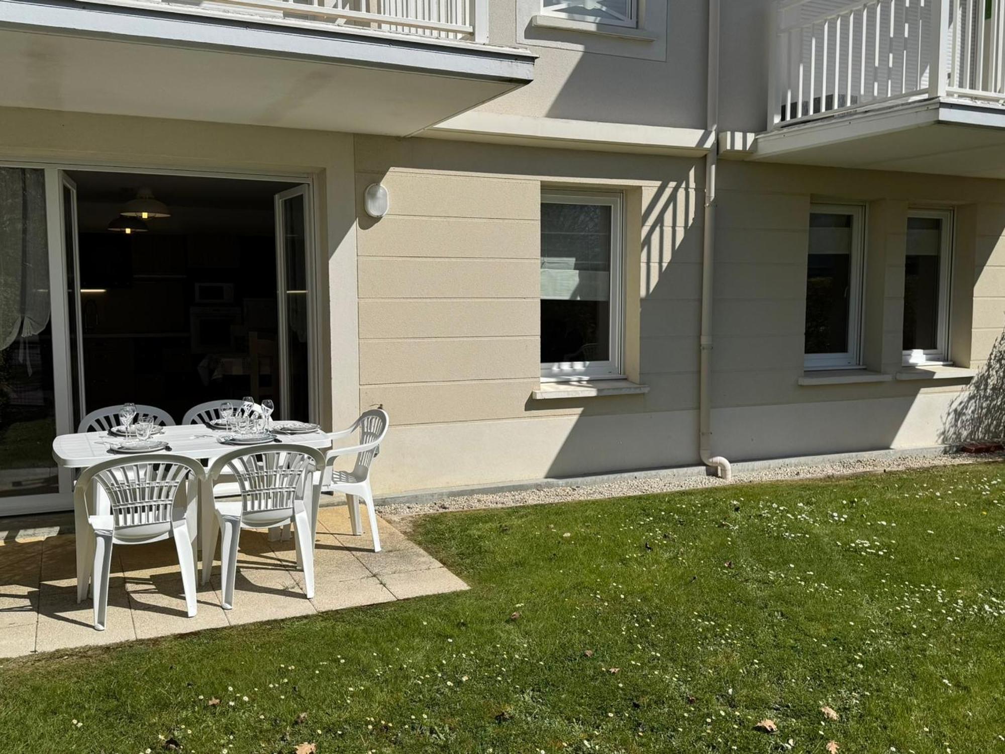 3 Pieces Avec Terrasse Pres De La Et Parking Securise - Fr-1-487-379 *